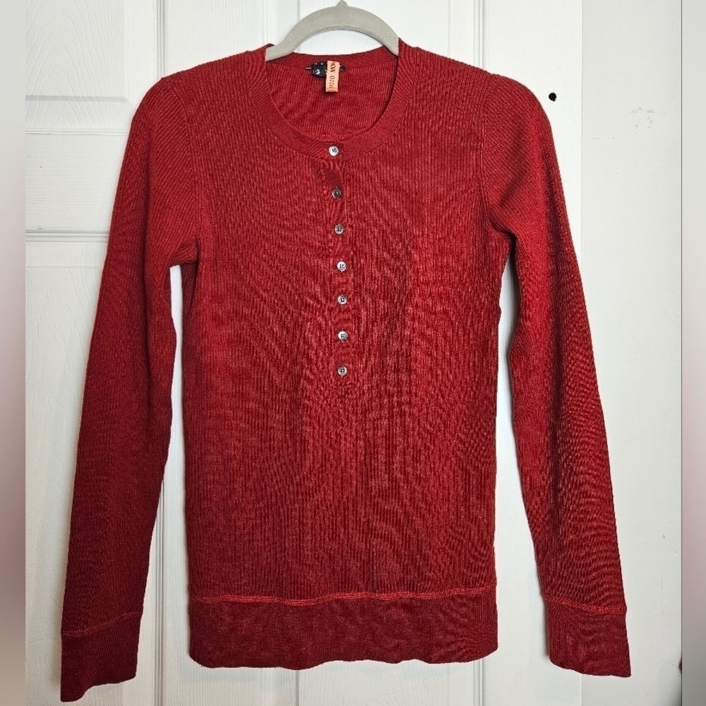 Theory red button Long sleeve wool blend top Medium